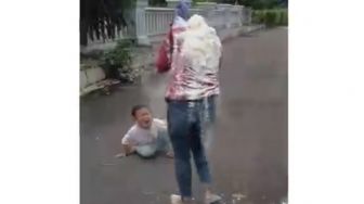 Lihat Ibunya Diguyur Tepung saat Ultah, Anak Panik Sampai Nangis Kejer