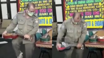 Viral Satpol PP Rusak Gitar Ukulele Milik Pengamen Jalanan Demi Penertiban