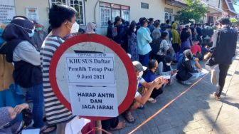 Jelang PSU Pilgub Kalsel, Kantor Kecamatan Bansel Diserbu Warga