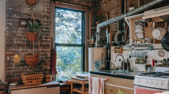 6 Cara Menghilangkan Bau Tak Sedap di Dapur dengan Praktis dan Aman