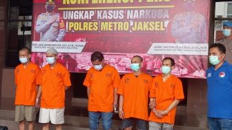 Berkomplot sama 4 Pengedar Ganja 13,5 Kg, Anak Kos di Mampang Jualan Sabu-sabu