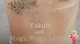 Cara Membuat Minuman Viral Yakult Mogu-Mogu dari Warganet, Sukses Bikin Ngiler!