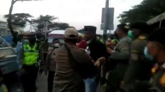 Pria Madura yang Viral Ajak Duel Petugas Penyekatan Suramadu Minta Maaf