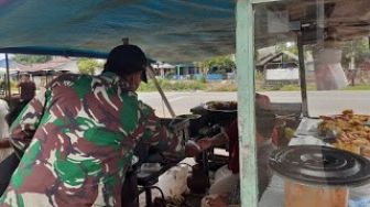 Misi Zidam XII/Tpr Serbu Pasar Sambas dengan Bekal Masker