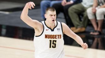 Center Denver Nuggets Nikola Jokic Sabet MVP NBA 2020-2021