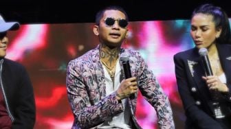 Video Young Lex Asyik Nge-Game Sambil Makan Disuapi Istri Disorot, Netizen Merasa Senasib dengan Eriska Nakesya