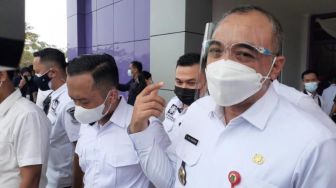Vaksinasi Massal di Sport Center Tangerang Picu Kerumunan, Zaki Berdalih: Ini Antusias