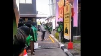 Gegara Demam BTS Meal, Driver Ojol Nyesek hingga Kecipratan Rezeki