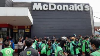 Menu BTS Meal MCD Serang Picu Kerumunan, Antrean Dijaga Ketat Polisi
