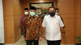 Menko PMK dan Menag Yaqut Bertemu, Kompak Tegaskan Dana Haji Aman