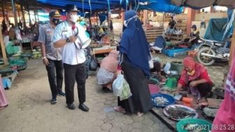 Tekan Covid-19, Camat Kuantan Tengah Turun Imbau Warga Terapkan 5 M