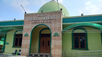 Netizen Sebut Adzan Lemahkan Covid-19, Klaim Negara-negara Eropa Izinkan Masjid Dibuka