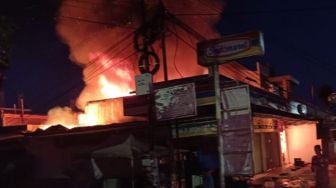 Indomaret Bumi Permata Sudiang Terbakar, 7 Mobil Pemadam Kebakaran Dikerahkan