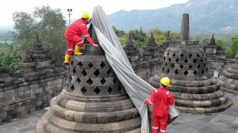 Selubung Stupa Candi Borobudur Dibuka Kembali