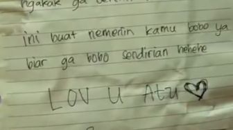 Dapat Kado Bantal Persahabatan, Wanita Ini Auto Ketakutan Pas Buka Paketnya