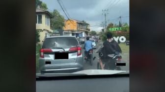 Lihat Mobil Goyang di Dekat Penginapan, Cowok Ini Langsung Istighfar