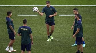 Para pemain Italia melakukan sesi latihan di Stadion Olimpiade di Roma, Italia, Kamis (10/11). Filippo MONTEFORTE / AFP