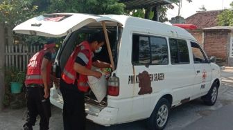 Miris! Angkut Jenazah Setiap Hari, Pintu Bagasi Ambulans Milik PMI Sragen Diganjal Kayu