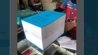 Viral Buku Laporan PKL Mahasiswa Super Tebal, 'Skripsi Apa Dosa, Tebel Bener?'