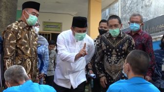 Menteri Muhadjir Effendy Tinjau Proses Vaksinasi Pasien ODGJ di Makassar