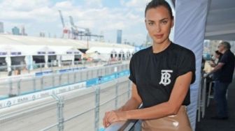 7 Potret Irina Shayk, Model yang Kepergok Liburan Bareng Kanye West