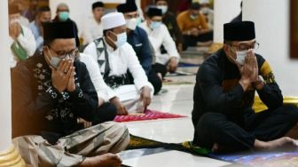 Anies Baswedan Ikut Kang Emil Subuh Keliling di Masjid Agung Sumedang