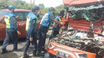 Truk Tangki Seruduk Truk Pertamina di Tol Rawamangun, Supir Tewas