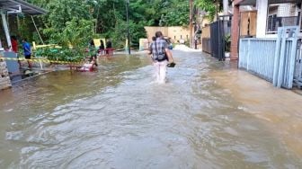 Kali Tertimbun Longsor, Perumahan Nerada Tangsel Terendam Banjir