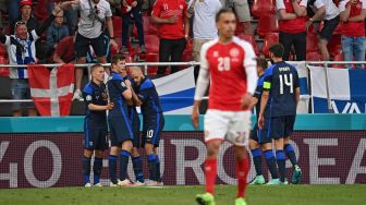 Pemain depan Finlandia Joel Pohjanpalo merayakan setelah mencetak gol pembuka selama pertandingan sepak bola Grup B EURO 2020 antara Denmark melawan Finlandia di Stadion Parken di Kopenhagen, Sabtu (12/6). Jonathan NACKSTRAND / POOL / AFP