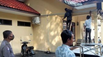 Polsek Kesambi Polres Ciko Bangun Ruang Tunggu Pemohon SKCK