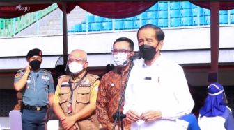 Tinjau Vaksinasi di Stadion Pakansari Bogor, Presiden Jokowi Minta Rinciannya