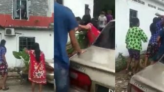 Viral Dua Wanita Bertetangga Saling Teriak Rebutan Lahan Parkir, Berakhir Adu Jotos