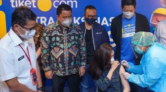 Targetkan 12.000 Orang, Sentra Vaksinasi Bagi Penduduk Usia 18+ di DKI Jakarta Diresmikan