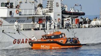 Kapal Pengangkut Ratusan Migran Terbalik, Puluhan Mayat Mengapung