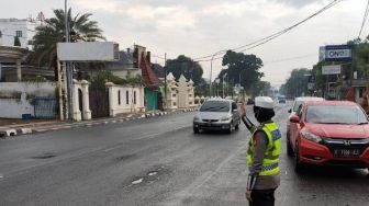 Sat Lantas Polres  Ciko Rutin Gelar Pengaturan Arus Lalu Lintas Rawan Pagi