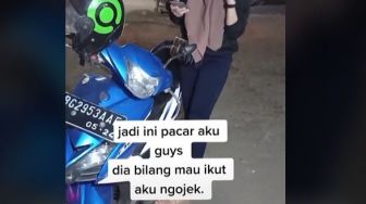 Salut! Wanita Ini Tak Malu Temani Pacar Jadi Driver Ojol, Panen Pujian Warganet