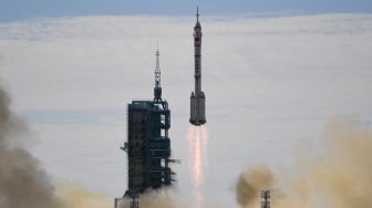 China Berhasil Kirim 3 Astronot ke Stasiun Luar Angkasa Baru