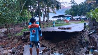 Akses Jembatan ke Pantai Lenggoksono Malang Putus Diterjang Banjir