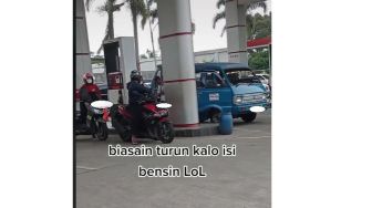 Niatnya Bikin Viral Orang yang Ogah Turun dari Motor Pas Isi BBM, Warganet Ini Malah Panen Cibiran