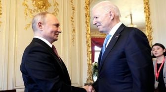 Sehari Setelah Diperingatkan Joe Biden, Rusia Kerahkan Ratusan Kapal Perang