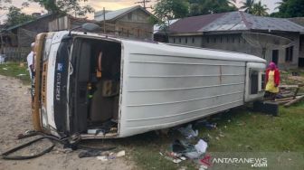 Minibus Terbalik di Aceh Timur, 2 Penumpang Tewas
