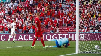 Gelandang Belgia Kevin De Bruyne menembak dan mencetak gol selama pertandingan sepak bola Grup B EURO 2020 antara Denmark melawan Belgia di Stadion Parken di Kopenhagen, Denmark, Kamis (17/6/2021) malam WIB. WOLFGANG RATTAY / AFP / POOL