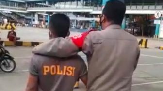 Polisi Maling! Teriakan Warga di Pelabuhan Merak Buat Polisi Gadungan Ditangkap