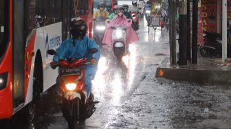 Prakiraan Cuaca Jakarta Rabu 22 Desember: Umumnya Hujan