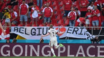 Gelandang Belgia Kevin De Bruyne merayakan golnya setelah mencetak gol kedua tim selama pertandingan sepak bola Grup B EURO 2020 antara Denmark melawan Belgia di Stadion Parken di Kopenhagen, Denmark, Kamis (17/6/2021) malam WIB.  Stuart Franklin / POOL / AFP
