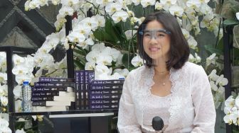 Dekatkan Indonesia ke Dunia Sastra Barat, Natasha Sondakh Rilis She Smells of Turmeric