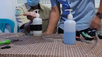 Warga Banjarnegara Bikin Dispenser Sabun Otomatis dari Barang Bekas