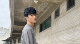 5 Idol Kpop Taat Beribadah, Mark NCT Bagi Pesan Religius di Acara Fansign