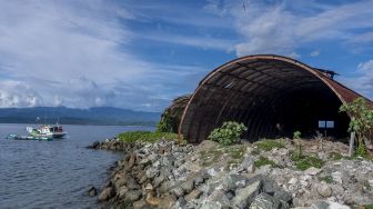 Bangunan Coprafonds atau gudang kopra peninggalan zaman kolonial rusak dan tak terawat di Kelurahan Tanjung Batu, Donggala, Sulawesi Tengah, Sabtu (19/6/2021). [ANTARAFOTO/Basri Marzuki] 