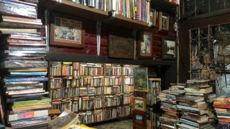 Melihat Perpustakaan Legendaris di Jatinangor, Namanya Batu Api